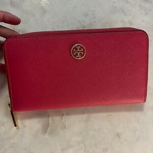 NWOT - Bright Pink Tory Burch wallet